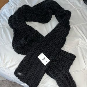NWT UGG Scarf